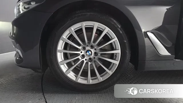 BMW 5 Series (G30) id 3676917 из Кореи 15