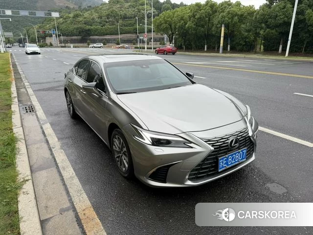Lexus ES id 4374558 из Китая 8