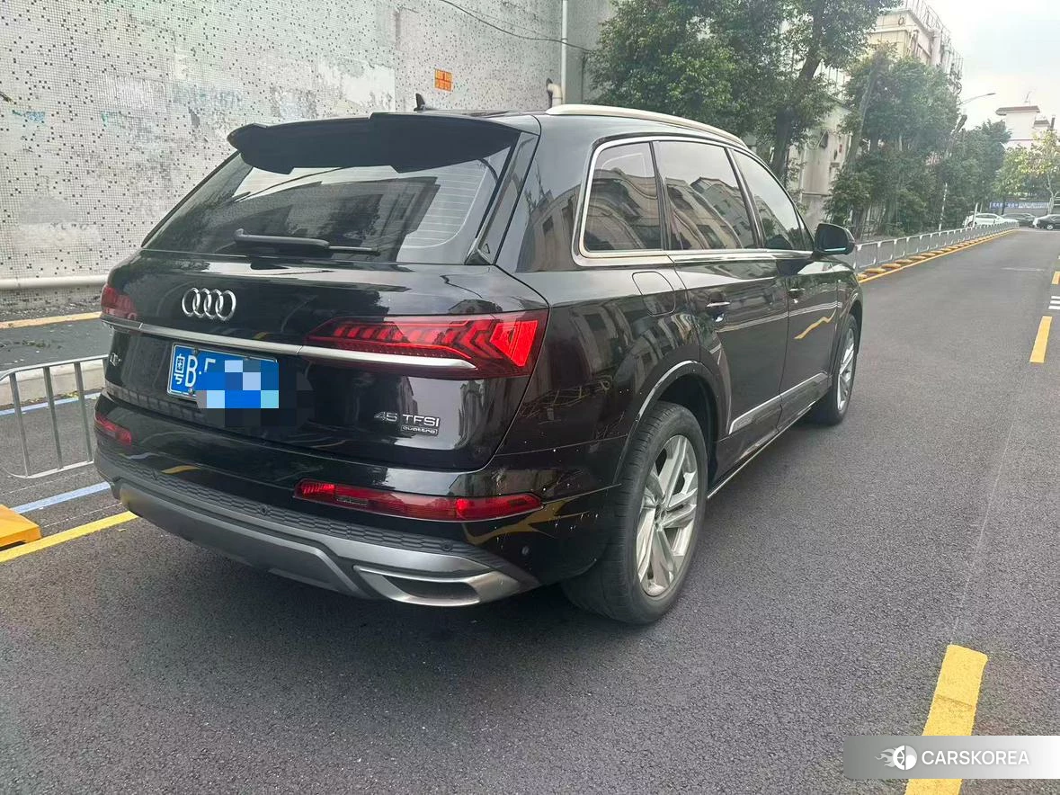 Audi Q7 2024 Черный из Китая, фото 5