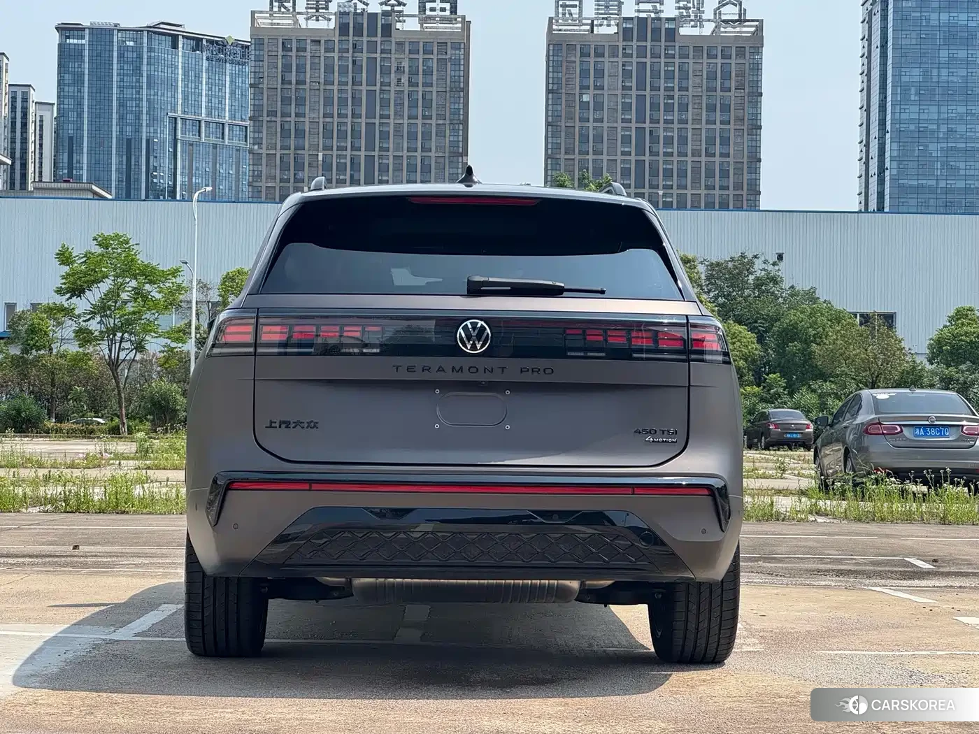 Volkswagen Touareg 2025 Champagne/brown из Китая, фото 5