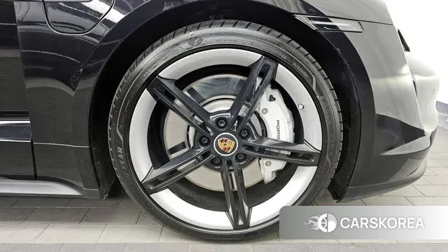 Porsche Taycan id 3519445 из Кореи 15