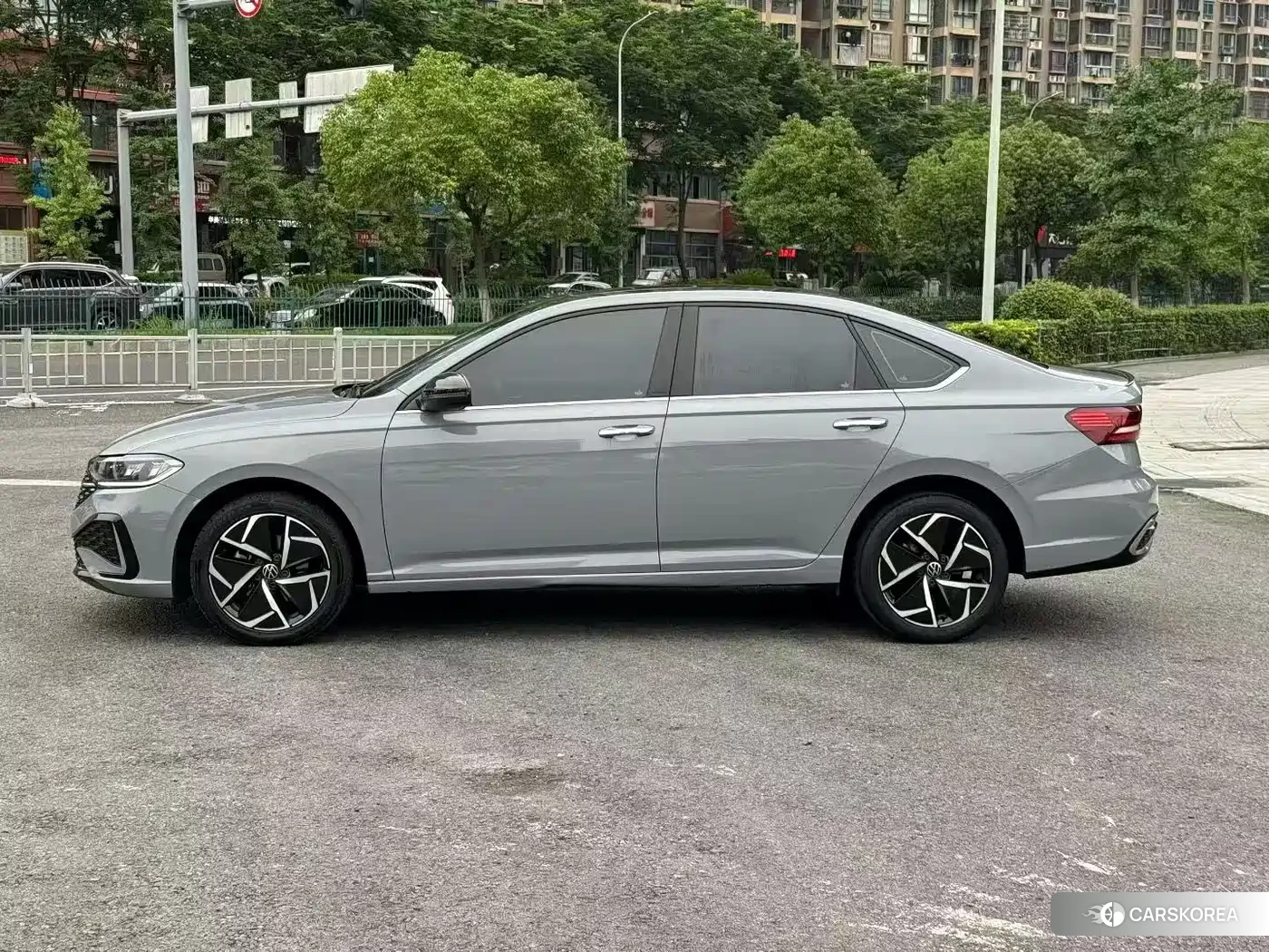 Volkswagen Lavida 2023 Silver/gray из Китая, фото 5