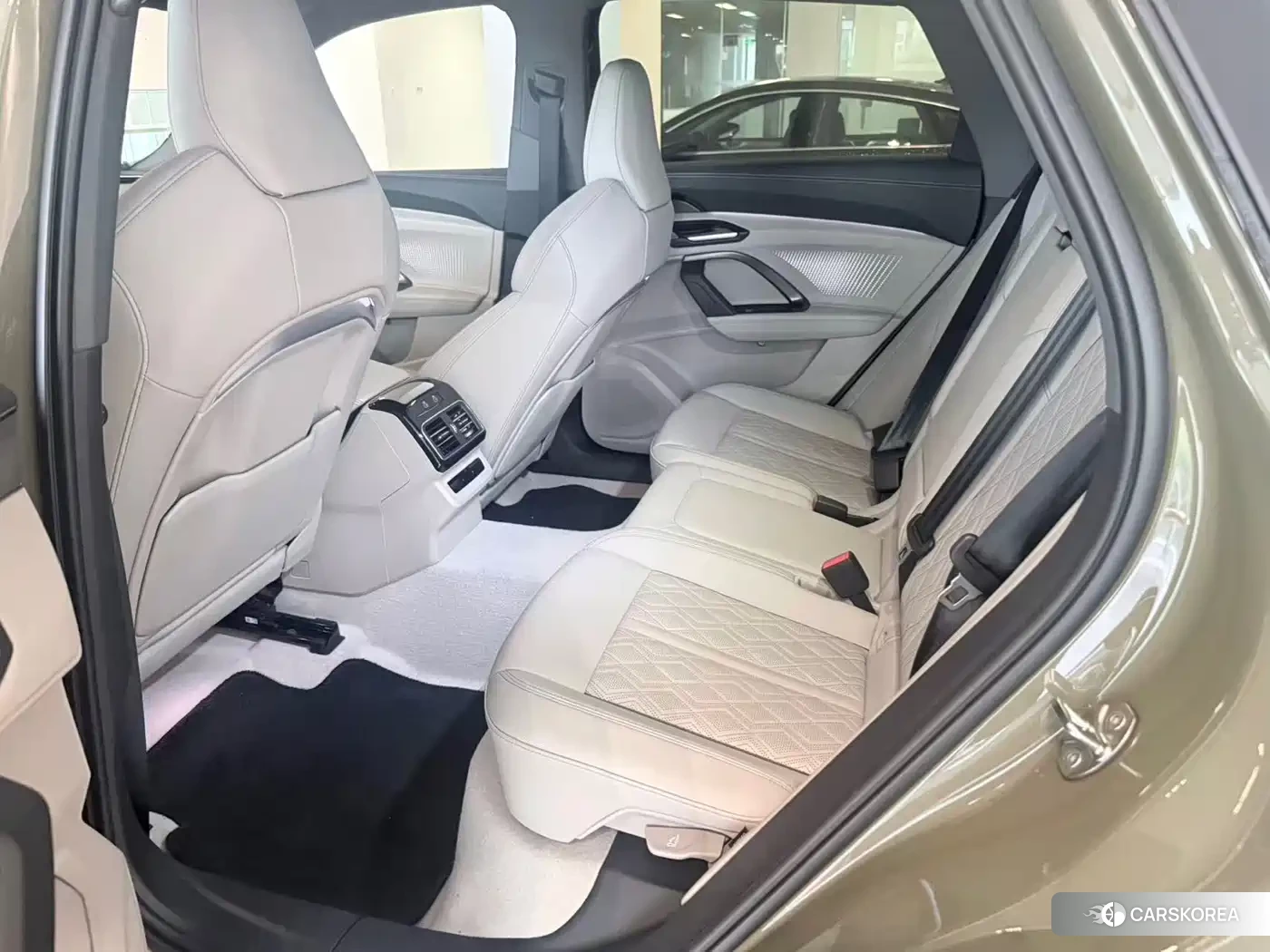 Audi Q5L 2026 Champagne/brown из Китая, фото 5