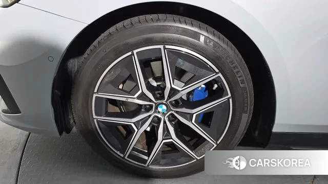 BMW 5 Series (G60) id 3471833 из Кореи 16