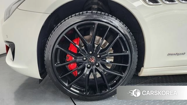 Maserati Quattroporte id 4638341 из Кореи 30