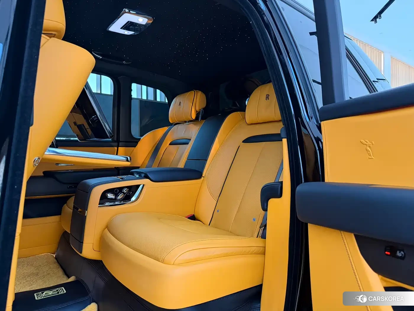 Rolls-Royce Cullinan 2023 Черный из Китая, фото 5