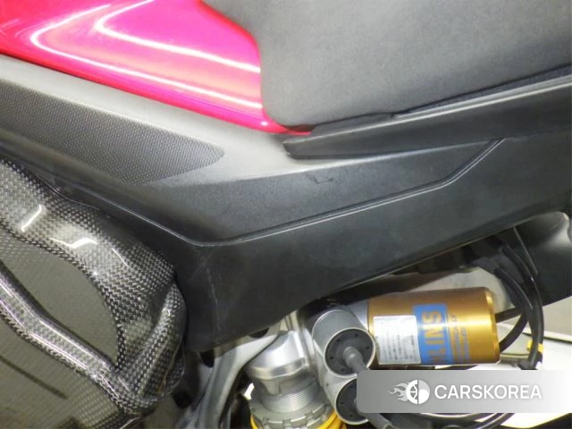 Проданный Ducati STREETFIGHTER V4 S id 4006074 из Японии, фото 8