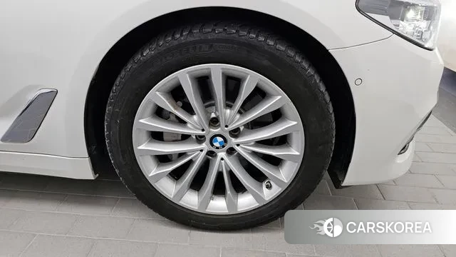 BMW 5 Series (G30) id 3413226 из Кореи 15