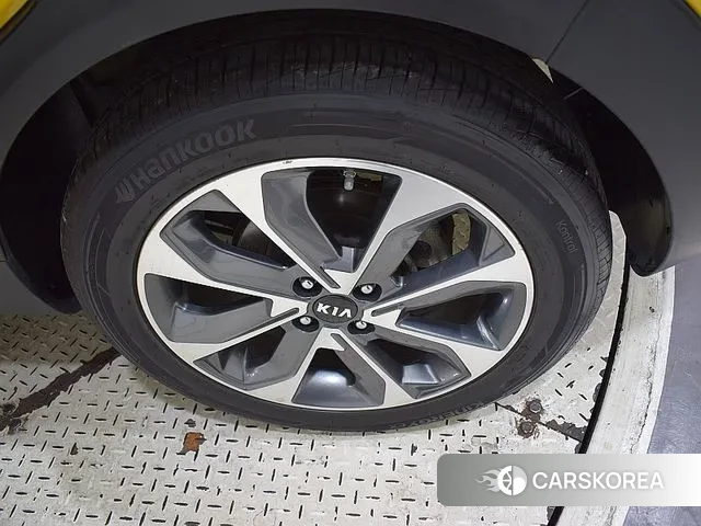 Kia Stonic id 3399263 из Кореи 15