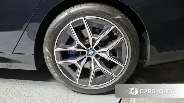 BMW 5 Series (G60) id 3619923 из Кореи 15