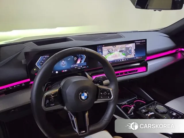 BMW 5 Series (G60) 2025 Цвет тростника из Кореи, фото 5