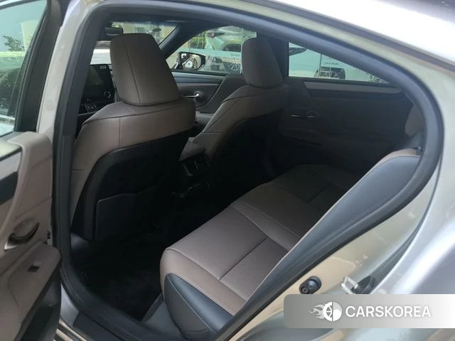 Lexus ES id 3968876 из Китая 9