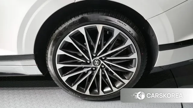 Hyundai Grandeur (GN7) id 3550046 из Кореи 15