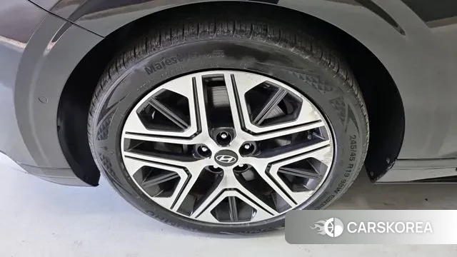 Hyundai Grandeur (GN7) id 3499117 из Кореи 13