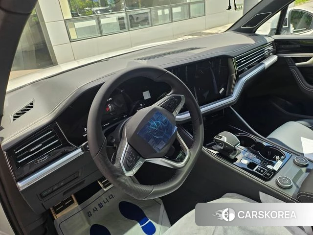 Volkswagen Touareg 3rd generation 2026 Белый из Кореи, фото 5