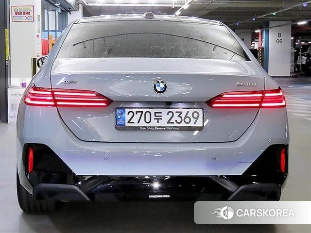 BMW 5 Series (G60) 2025 Серебристо-серый из Кореи, фото 5