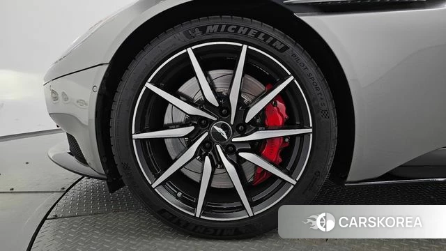 Aston Martin DB11 id 4650300 из Кореи 16