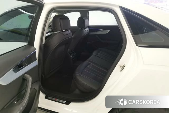 Audi A4L id 3908348 из Китая 12