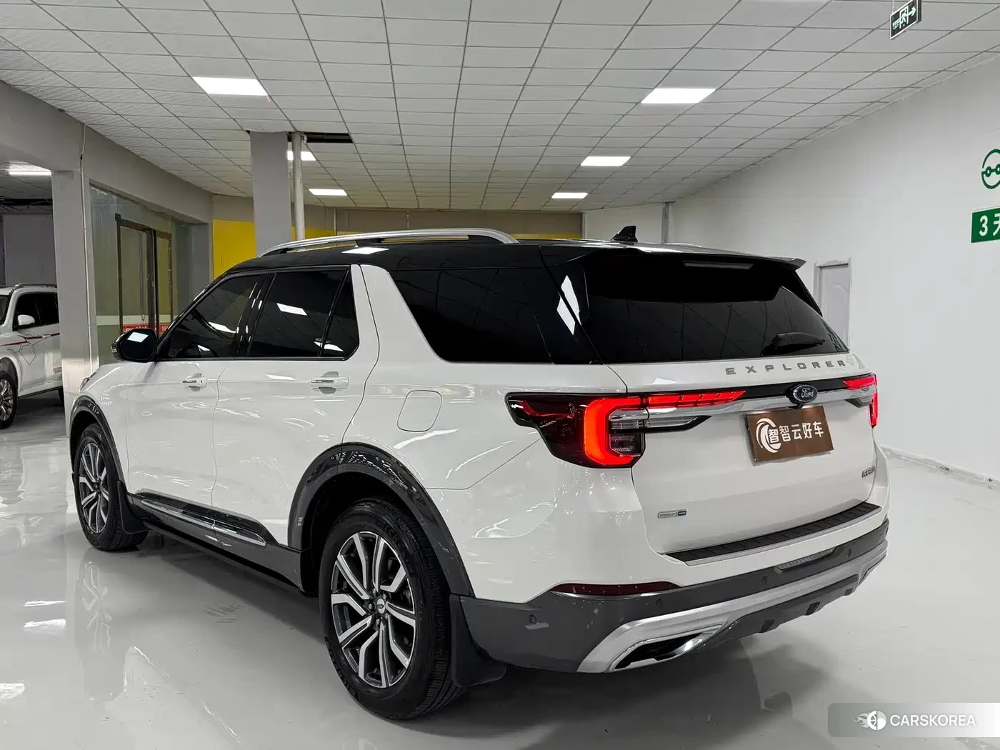 Ford Explorer 2023 Белый из Китая, фото 5