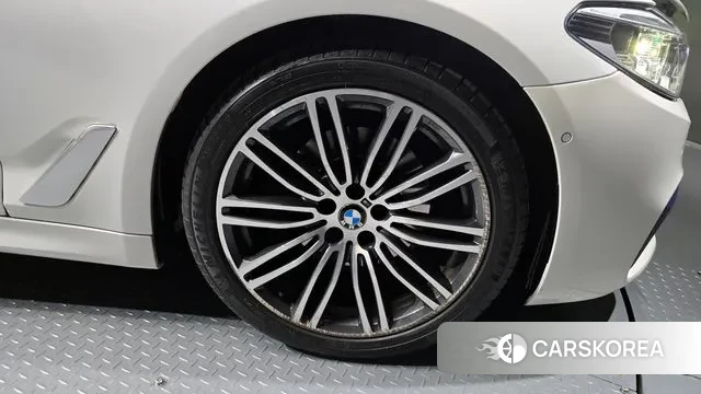 BMW 5 Series (G30) id 3765741 из Кореи 15