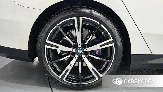 BMW 5 Series (G60) id 4329525 из Кореи 27