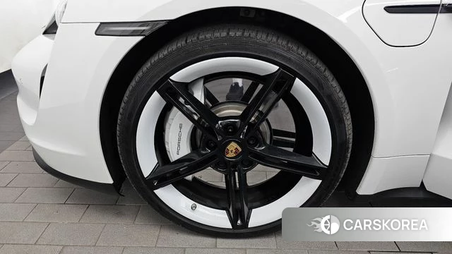 Porsche Taycan id 4433613 из Кореи 29