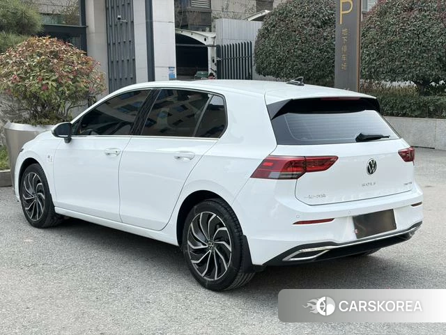 Volkswagen Golf 2022 Белый из Китая, фото 5