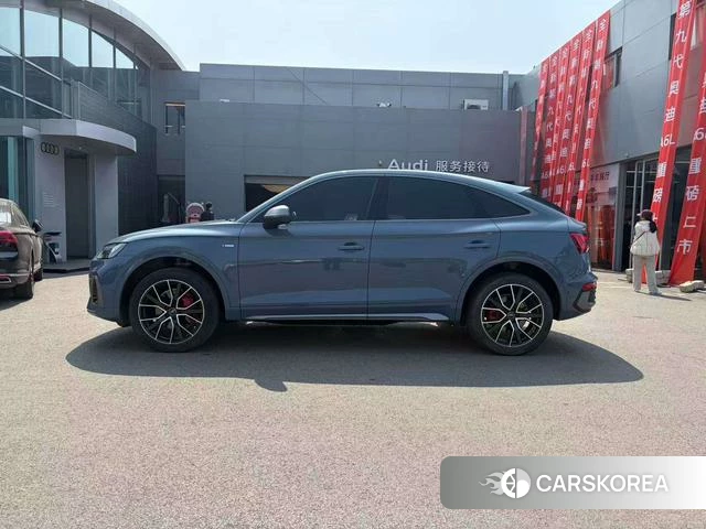 Audi Q5L Sportback 2023 Темно-серый из Китая, фото 5