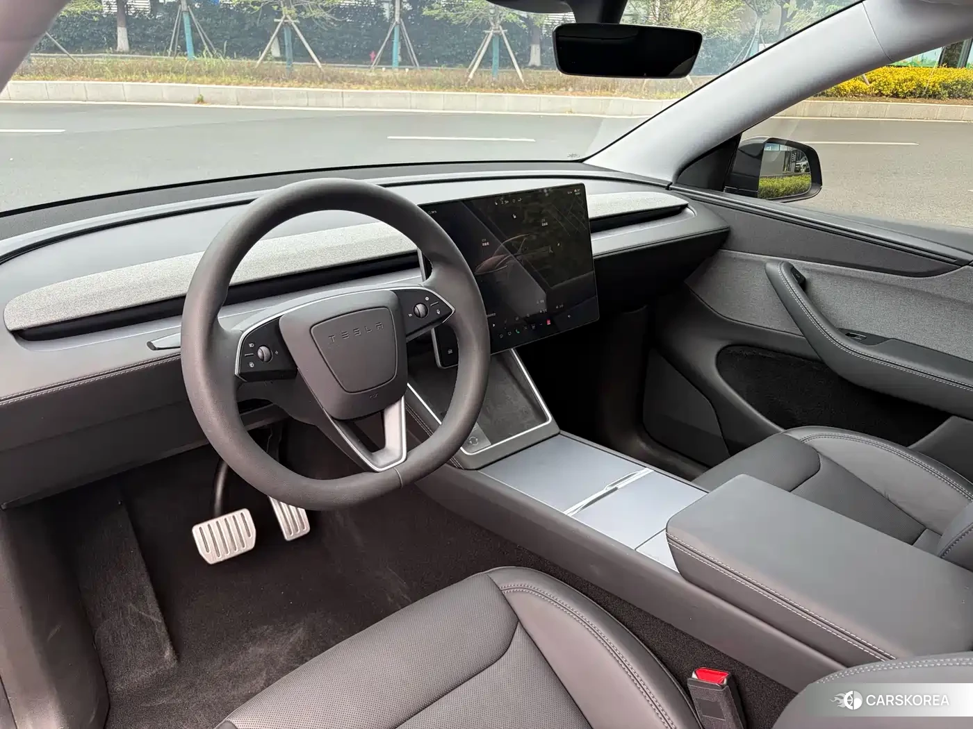 Tesla Model Y 2025 Черный из Китая, фото 5