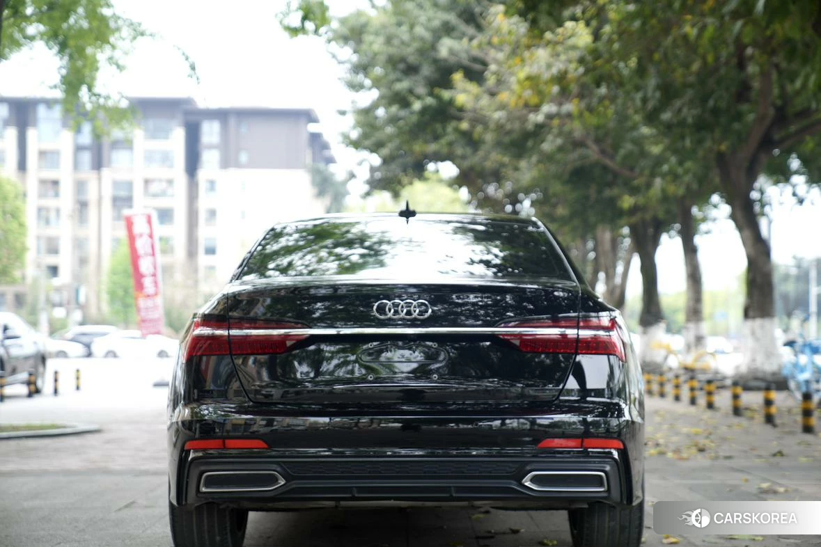 Audi A6L id 4420909 из Китая 18