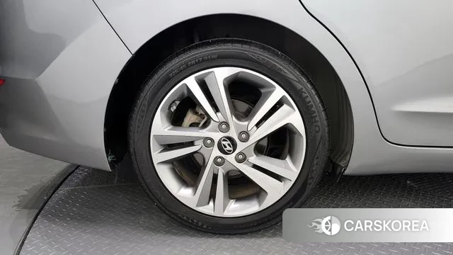 Hyundai Avante AD id 3019002 из Кореи 15