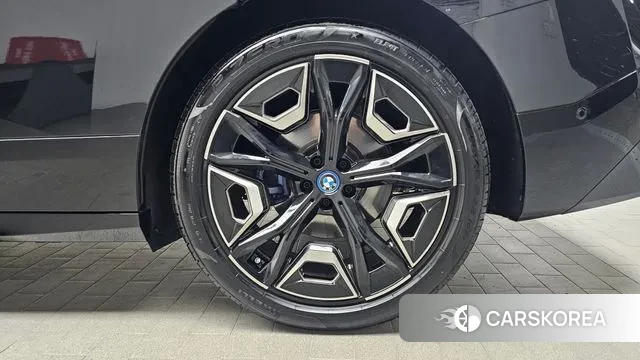 BMW iX id 3605632 из Кореи 15