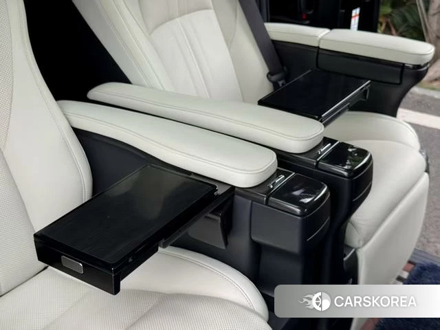 Lexus LM id 4262025 из Китая 9