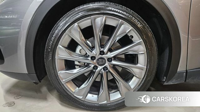 Toyota Crown Crossover id 4388162 из Кореи 13