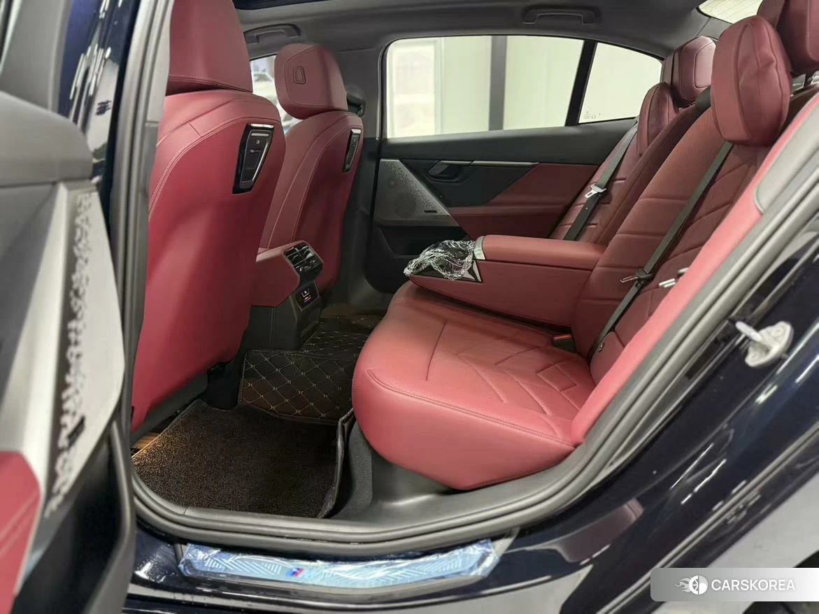 BMW 5 series 2024 Черный из Китая, фото 5
