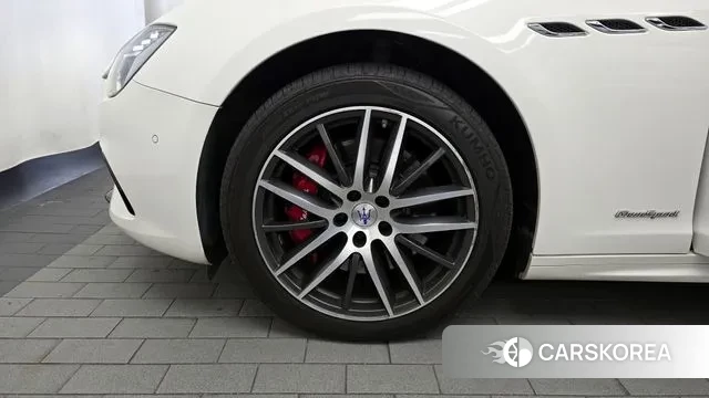 Maserati Ghibli id 3344688 из Кореи 15