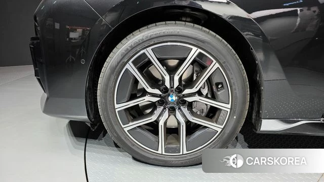 BMW 7 Series (G70) id 3786108 из Кореи 15