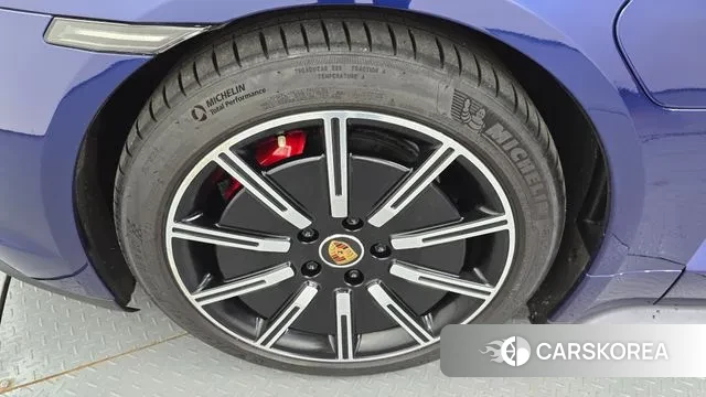 Porsche Taycan id 3253101 из Кореи 15