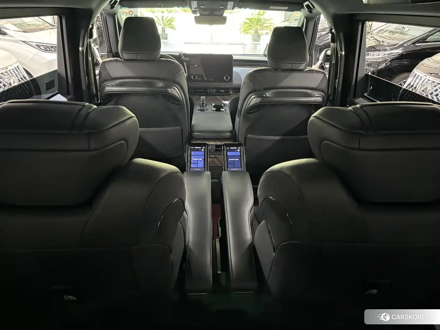 Lexus LM id 4644401 из Китая 16