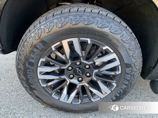 Chevrolet Suburban 2025 Черный из Китая, фото 5