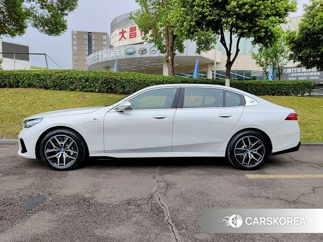 BMW i5 2025 Белый из Китая, фото 5