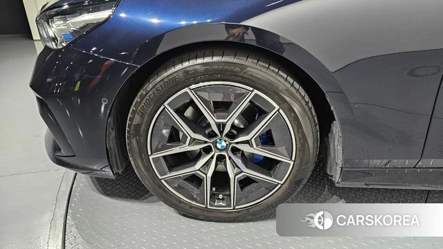 BMW 5 Series (G60) id 3870126 из Кореи 15
