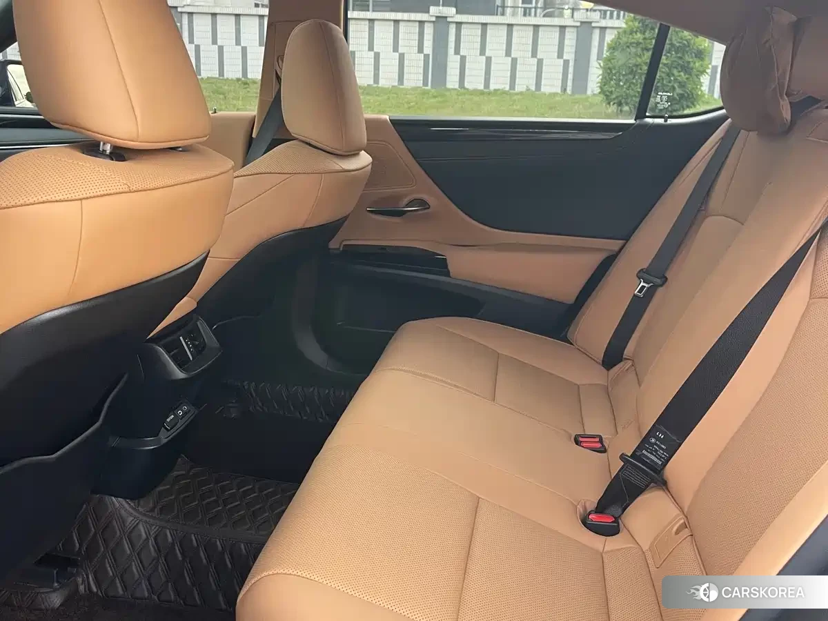 Lexus ES 2021 Silver/gray из Китая, фото 5