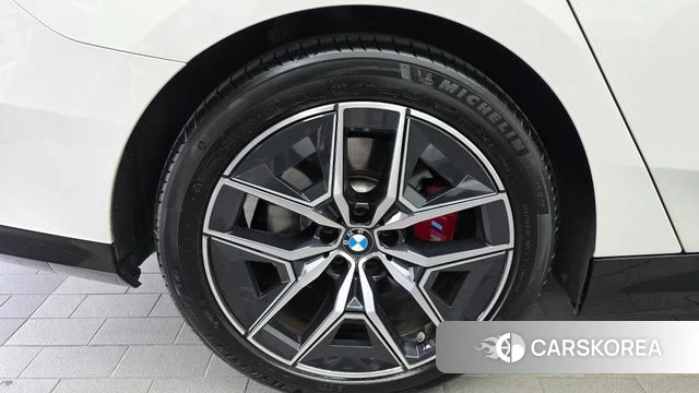 BMW 5 Series (G60) id 4584368 из Кореи 28