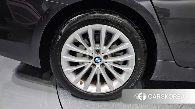 BMW 5 Series (G30) id 3703877 из Кореи 15