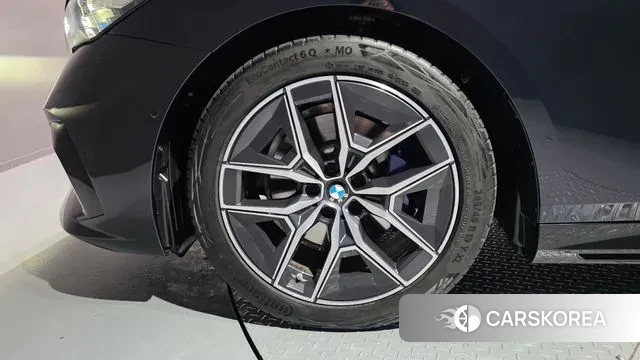 BMW 5 Series (G60) id 3675058 из Кореи 15