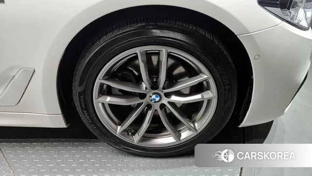 BMW 5 Series (G30) id 3248522 из Кореи 15