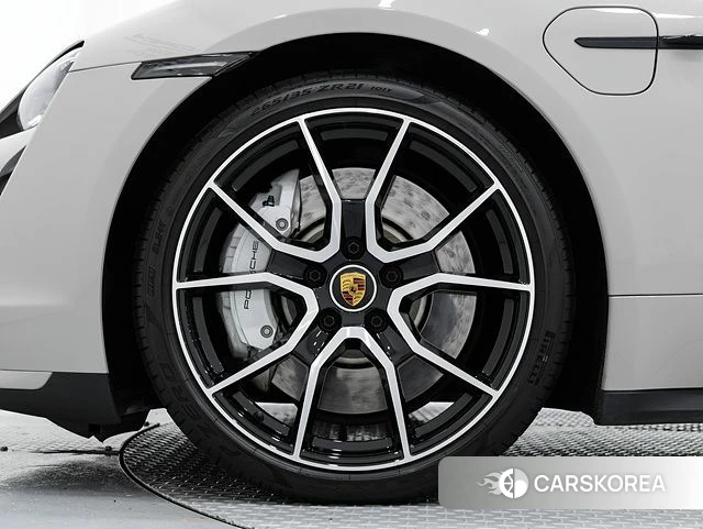 Porsche Taycan id 4612566 из Кореи 15