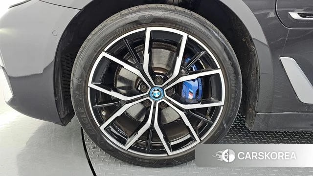 BMW 5 Series (G30) id 3842677 из Кореи 15