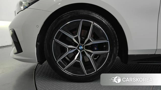 BMW 5 Series (G60) id 4870710 из Кореи 15